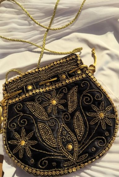 Bolsos tipo pouch Bolsos de noche tipo pouch/potli bordado con cuentas.